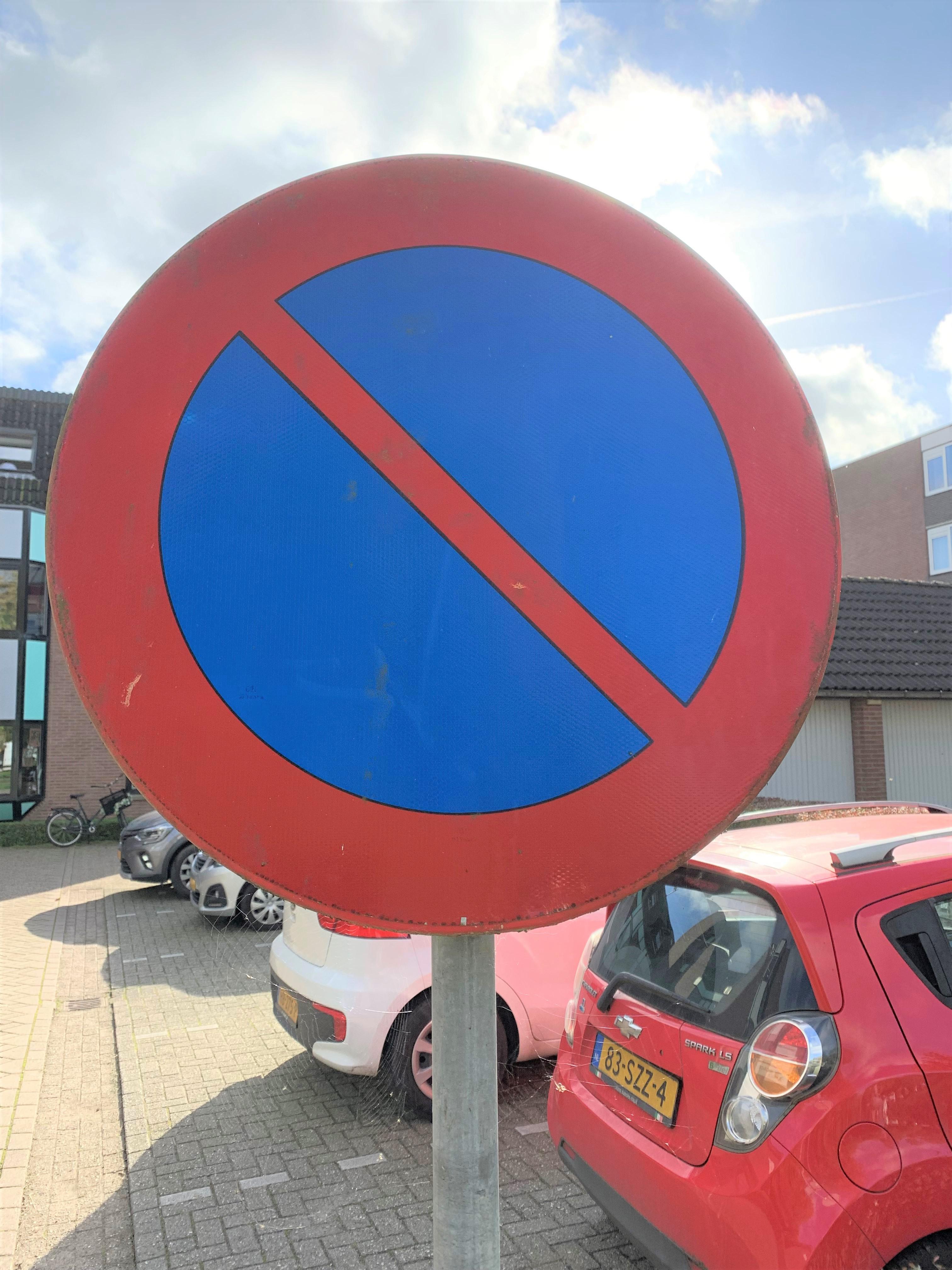 Toch geen parkeerverbod op Hooiberg in Westwoud. Gemeente draait besluit na bezwaren buurtbewoners t